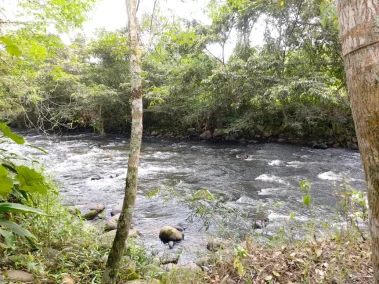 el rio ubaza en el restaurante campestre Finca Los Lagos en Togui Boyaca